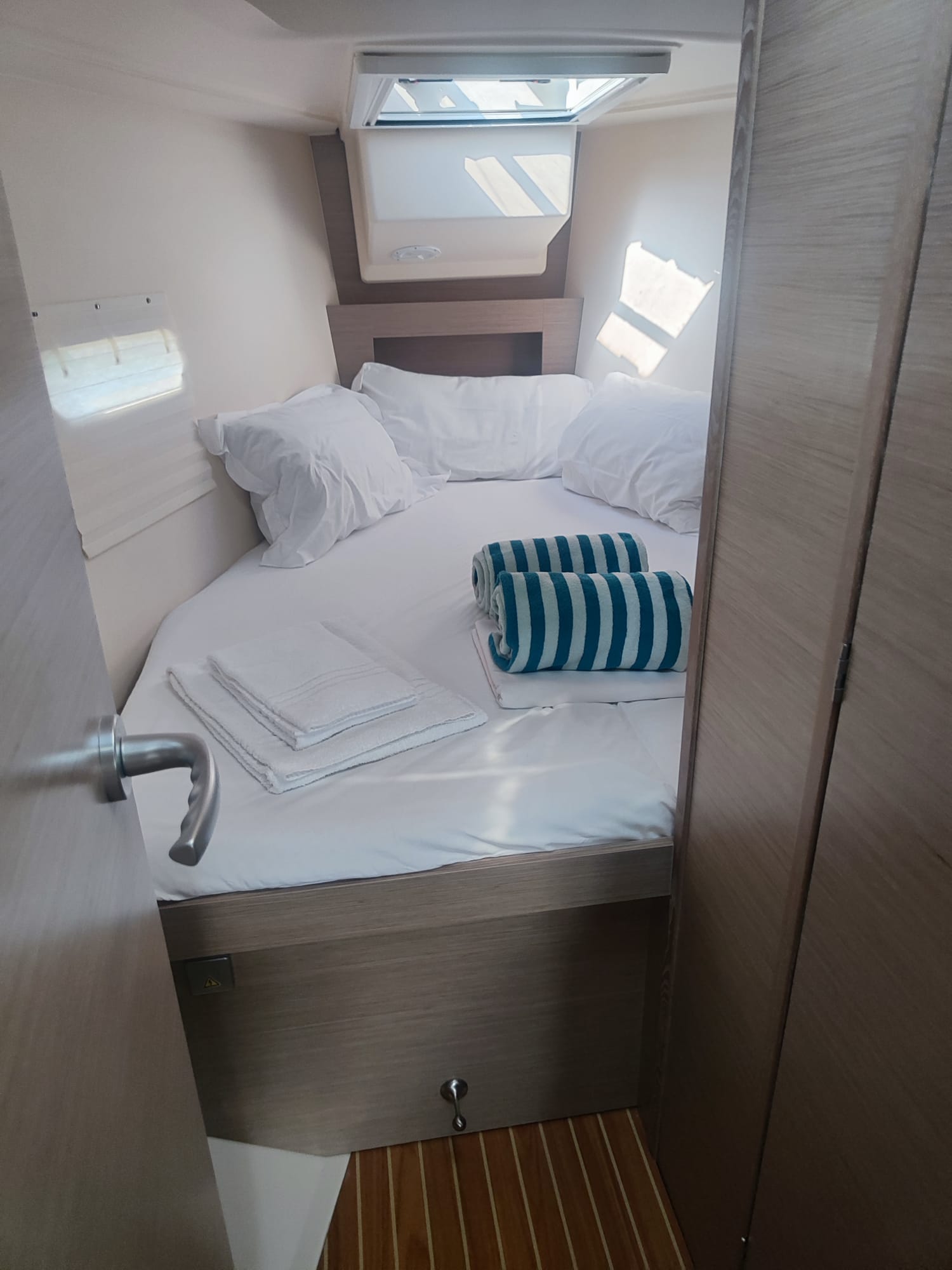 Divina bow cabin