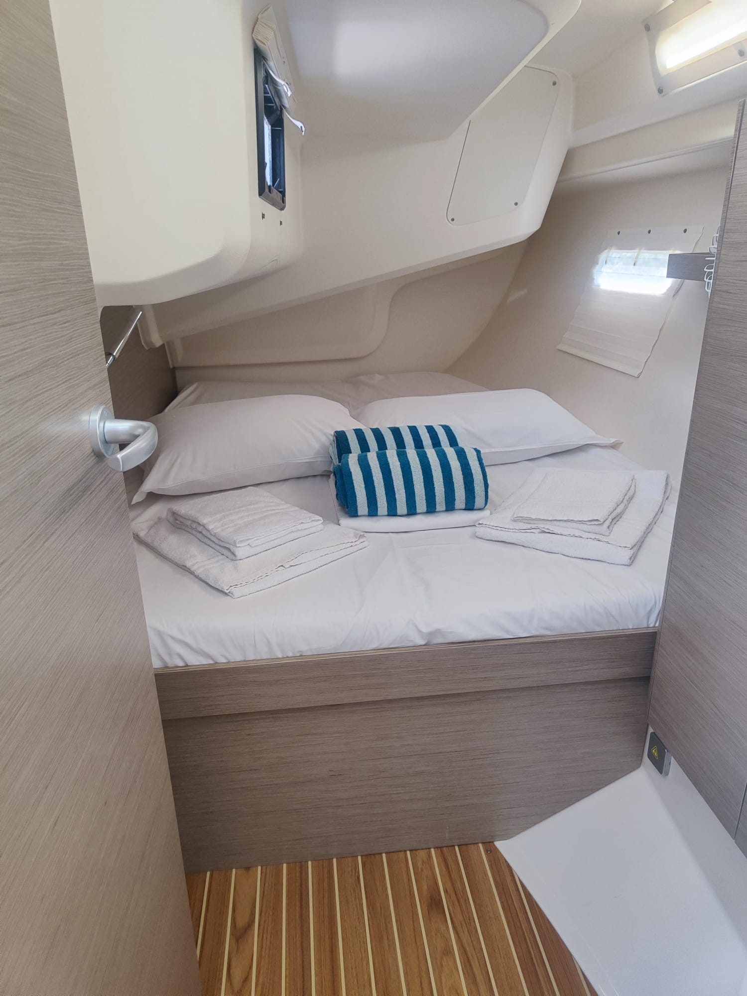 Divina stern cabin