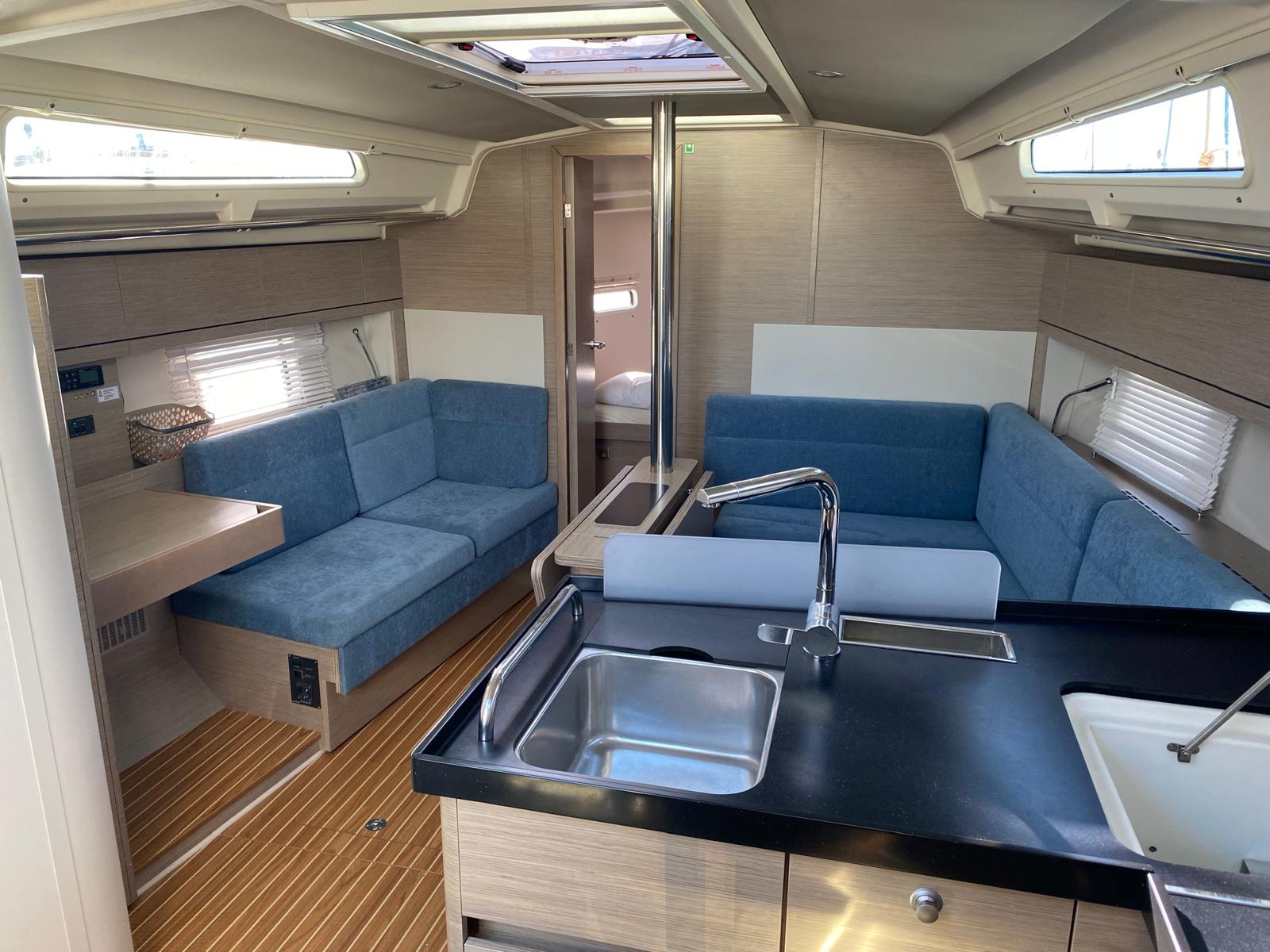 Divina interior saloon