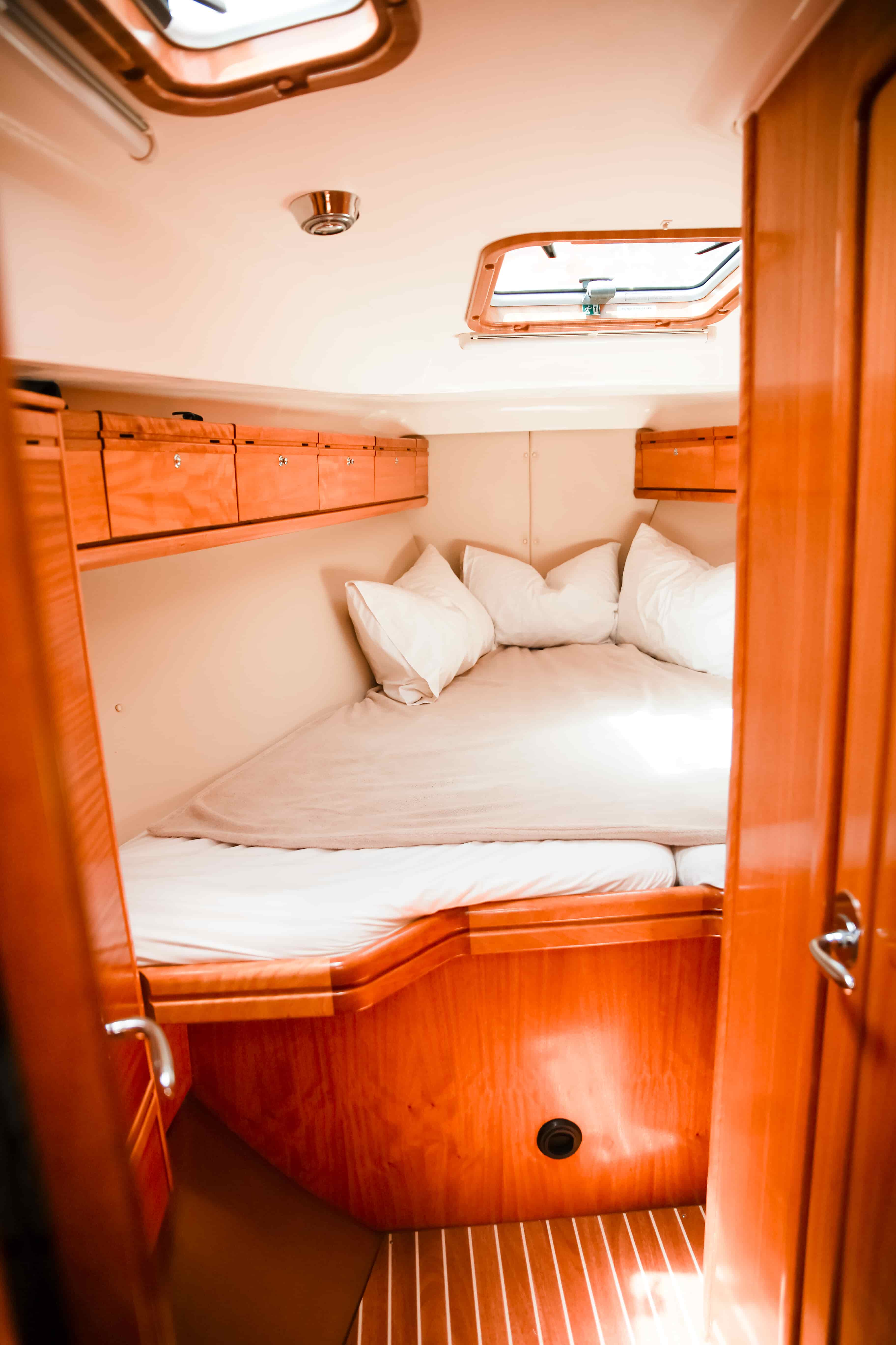 Bow cabin